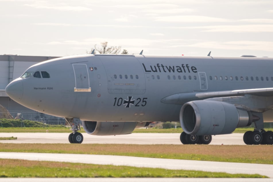 Mit dem Spezialflugzeug A310 MedEvac der Luftwaffe wurden schon wiederholt verletzte Ukrainer nach Deutschland geholt.