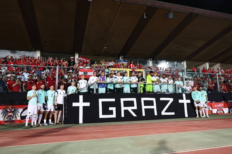 Die österreichische Nationalmannschaft gedachte am Dienstagabend den schlimmen Ereignissen in Graz.