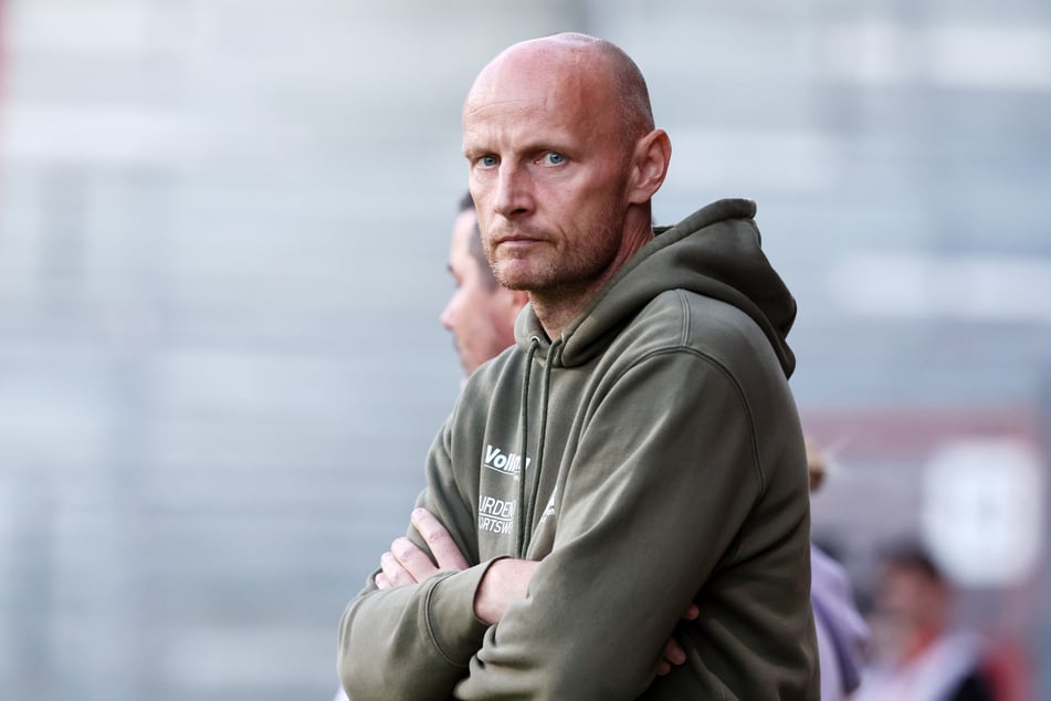 Auch Sport-Geschäftsführer Matthias Heidrich (47) genießt das Vertrauen der Aue-Bosse.