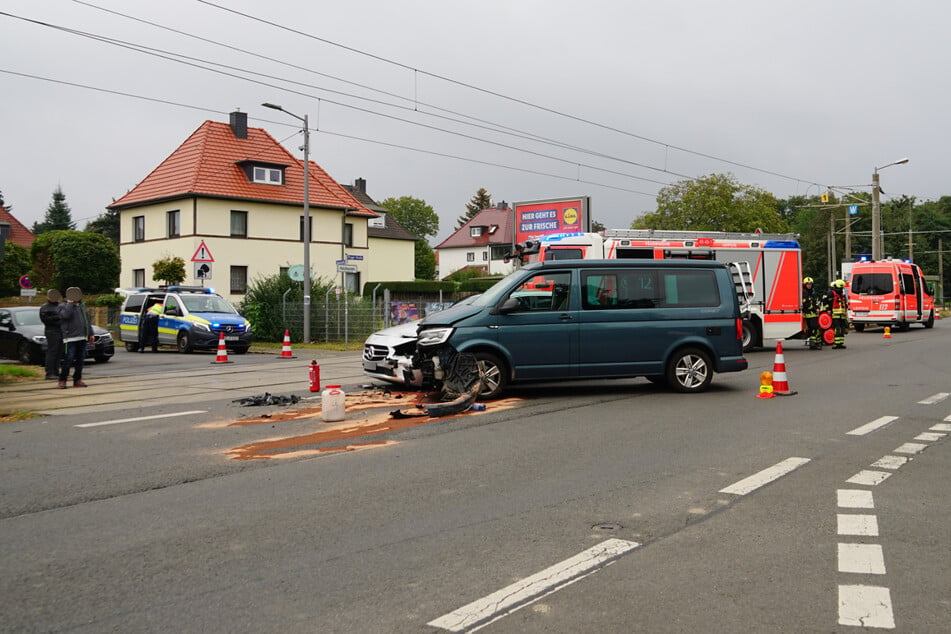 Am Unfall sollen laut ersten Angaben drei Fahrzeuge beteiligt gewesen sein.