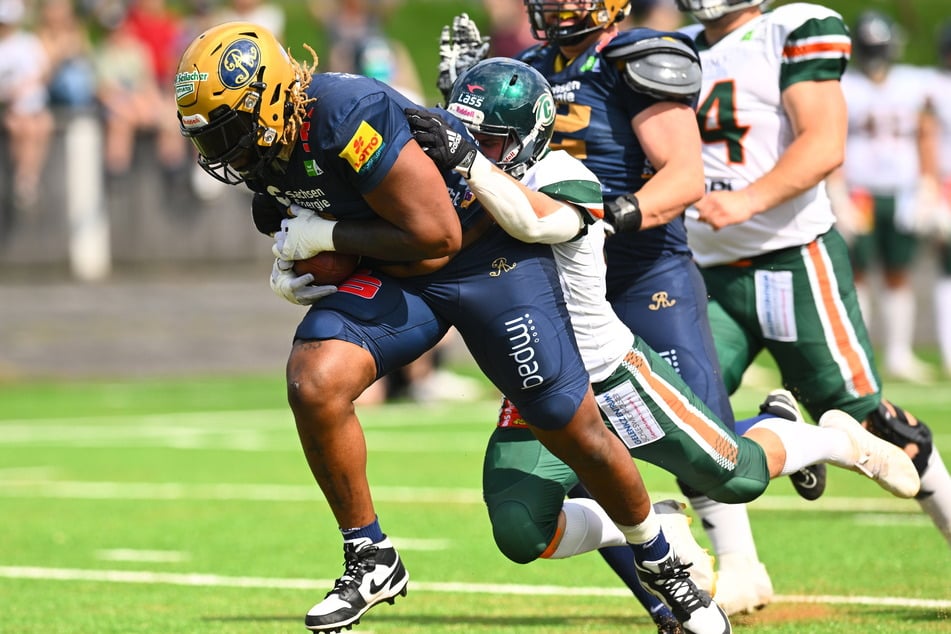 Als gelernter Running Back war Michael Badejo (27, l.) bei seinem Touchdown gegen Kiel nicht zu stoppen.