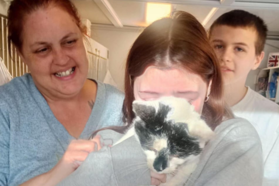 Emotionales Wiedersehen: Mit diesem Weihnachtswunder hatte die Familie nicht gerechnet.