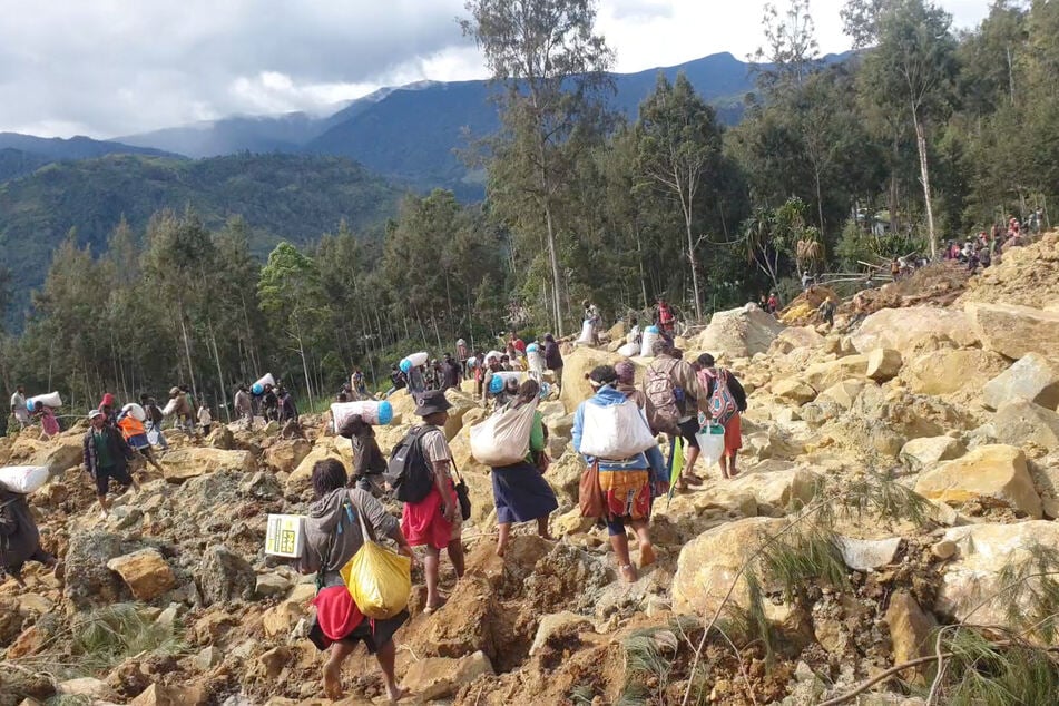 Papua New Guinea reports thousands of people buried alive in landslide