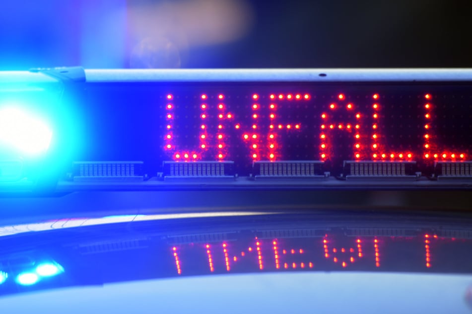 Unfall A2: Schwerer Unfall auf der A2: Transporter kracht ungebremst in Sattelzug