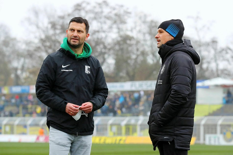 Trainer unter sich: Chemies Miroslav Jagatic (l.) und Almedin Civa vom 1. FC Lok Leipzig.