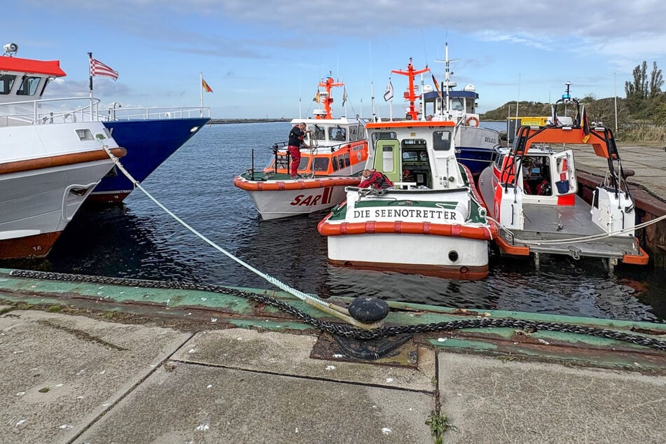 Passagiere erkunden kleine Ostseeinsel: In der Zeit fängt ihr Ausflugsschiff an zu brennen