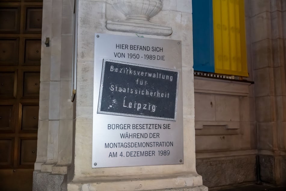 Um welches Material es sich handelte, dazu machten die Ermittler zunächst keine Angaben.