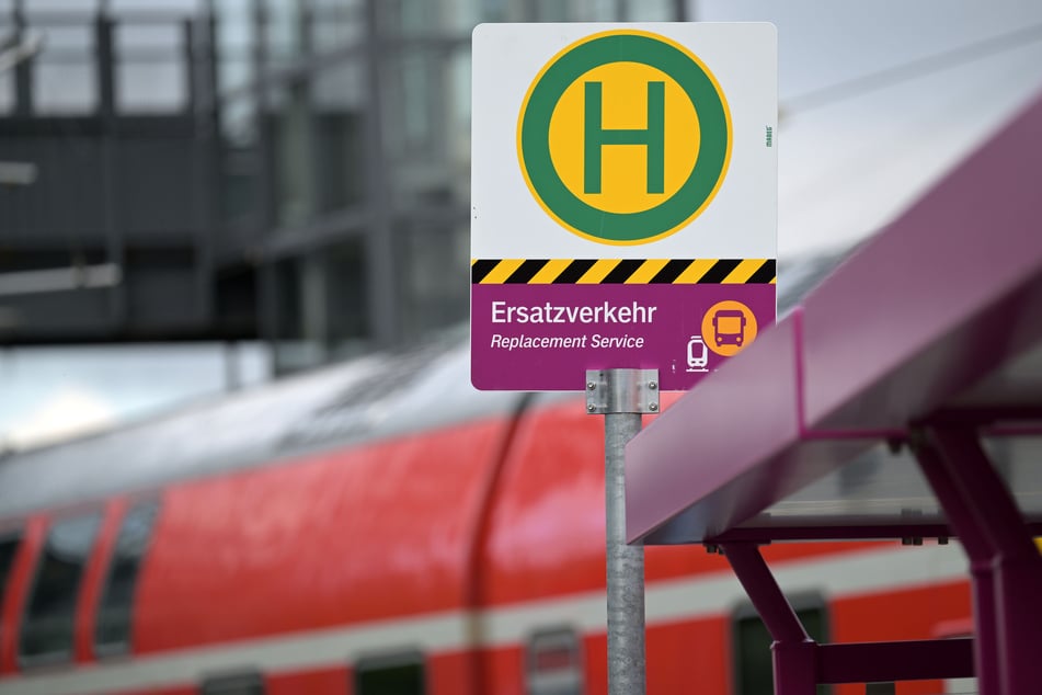 Schienenersatzverkehr mit Bussen wurde eingerichtet.