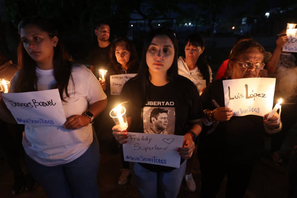 Angehörige der politischen Gefangenen demonstrieren in Venezuela für deren Freilassung.