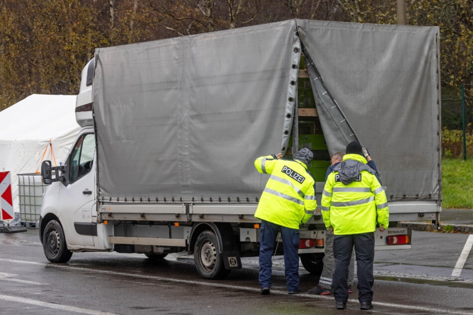 Grenzkontrolle in Reitzenhain gegen Schleuser, illegale Migranten und allgemeine Kriminalität.