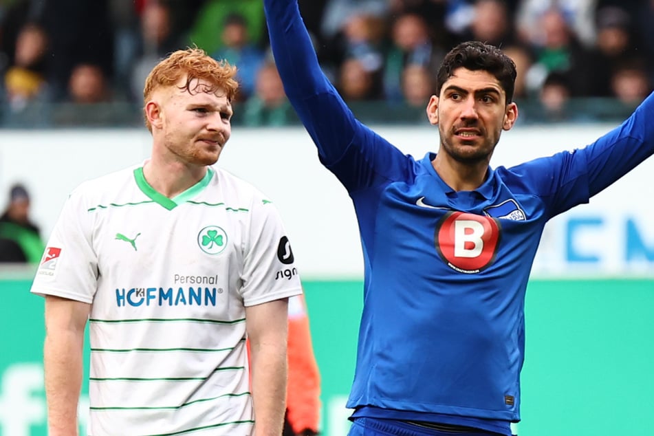 Andreas Bouchalakis (31, r.) hadert ein wenig mit der Saison von Hertha BSC