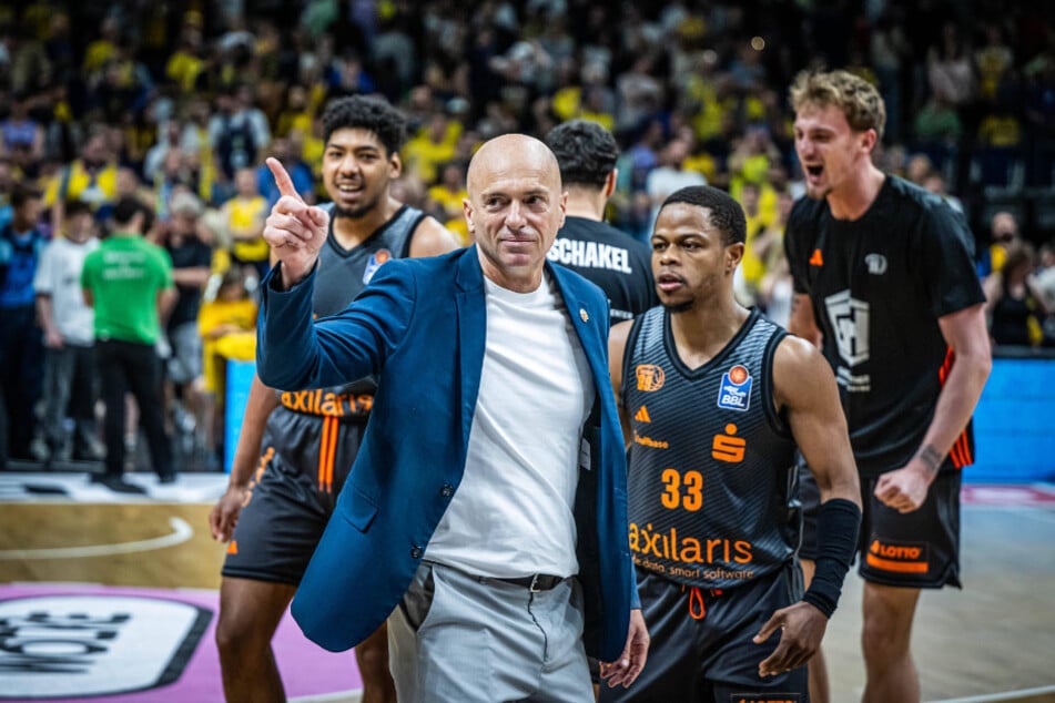 Niners-Coach Rodrigo Pastore (53) widmete den Sieg allen Niners-Fans. Durch die zahlreich mitgereisten Anhänger habe es sich angefühlt wie ein Heimspiel.
