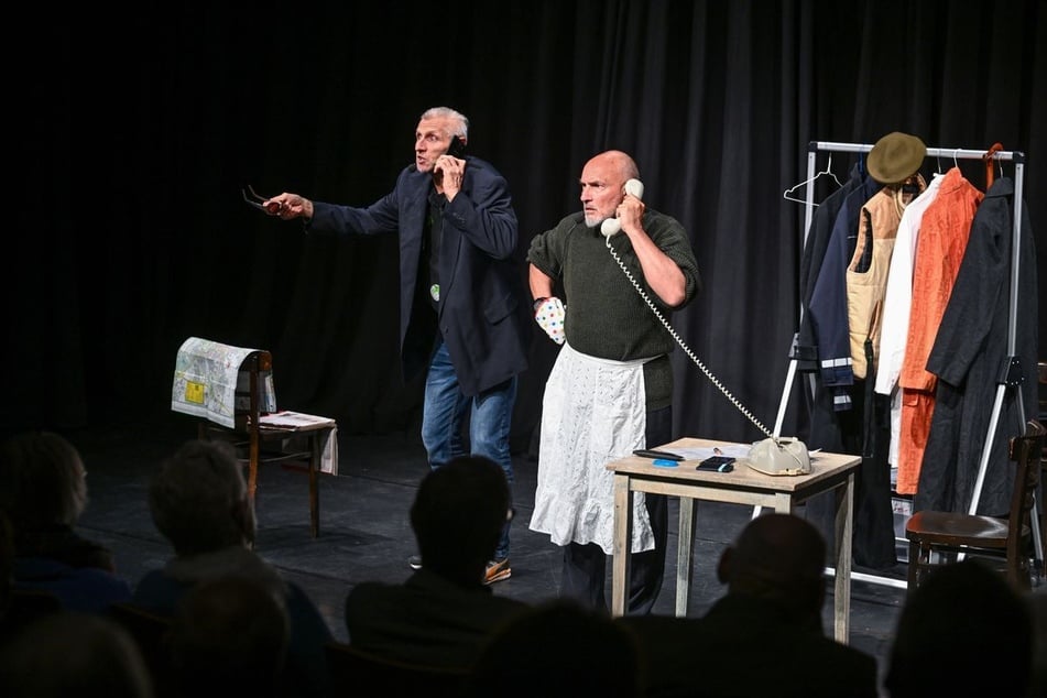 Trickbetrug am Telefon gehört seit Jahren zu den häufigsten Betrugsformen. Ein Theaterstück soll darauf aufmerksam machen.