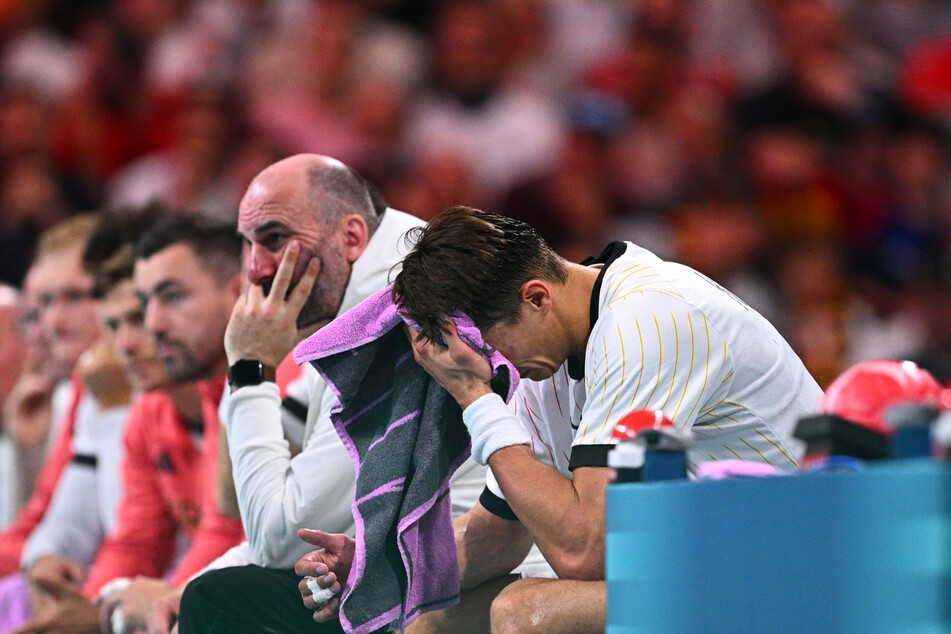 Enttäuschung pur bei Julian Köster &amp; Co.! Die deutschen Handballer gehen im Olympia-Finale gegen übermächtige Dänen unter. Die Abwehrleistung des DHB-Teams ist eines Endspiels nicht würdig.