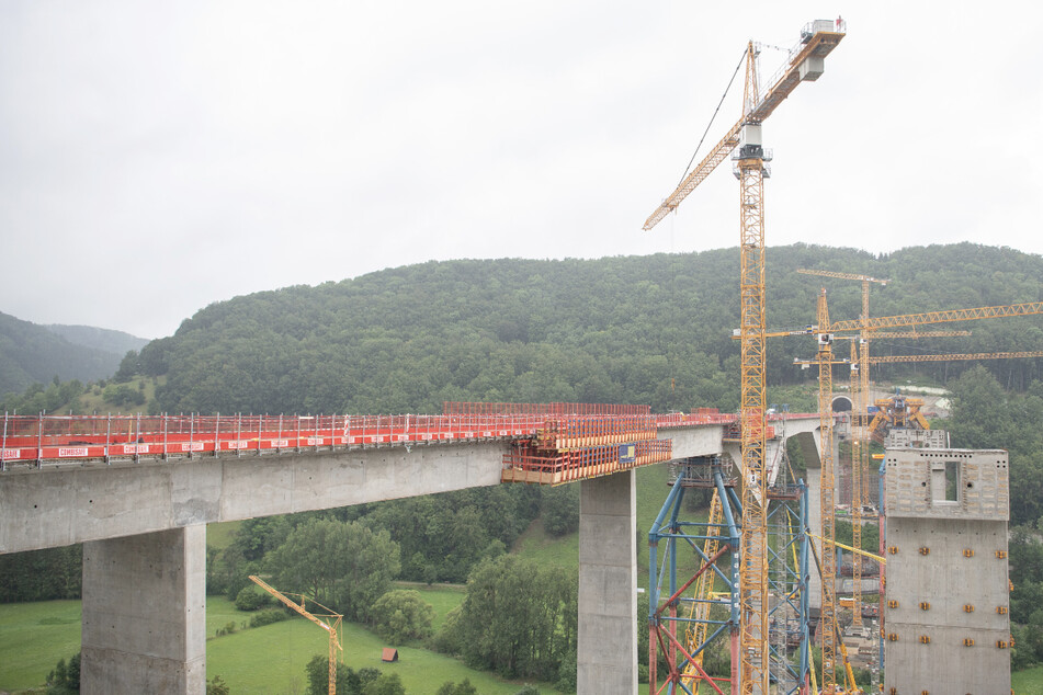 Die teilweise fertiggestellte Filstalbrücke. Diese ist ein Teil der Neubaustrecke Wendlingen–Ulm des Bahnprojekts Stuttgart 21.
