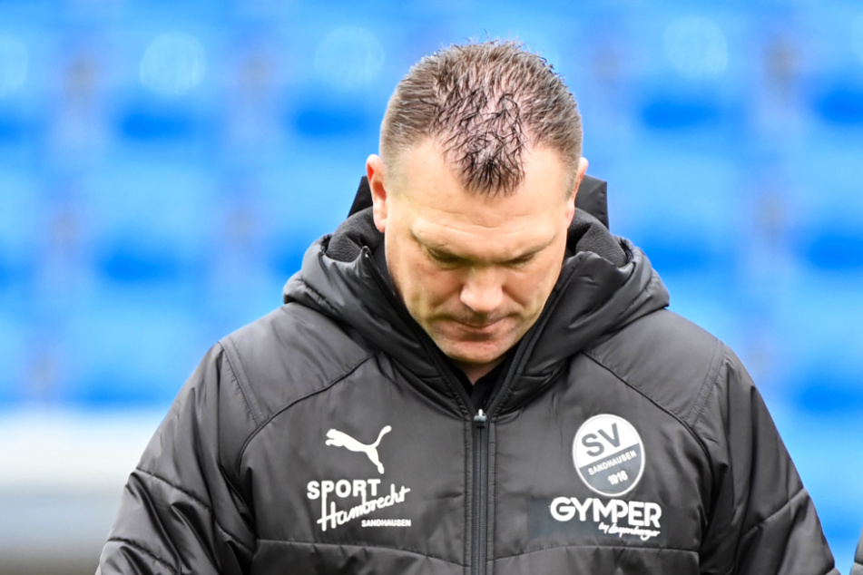 Uwe Koschinat (49) muss nach dem schwachen Saisonstart mit Sandhausen seine Sachen packen.