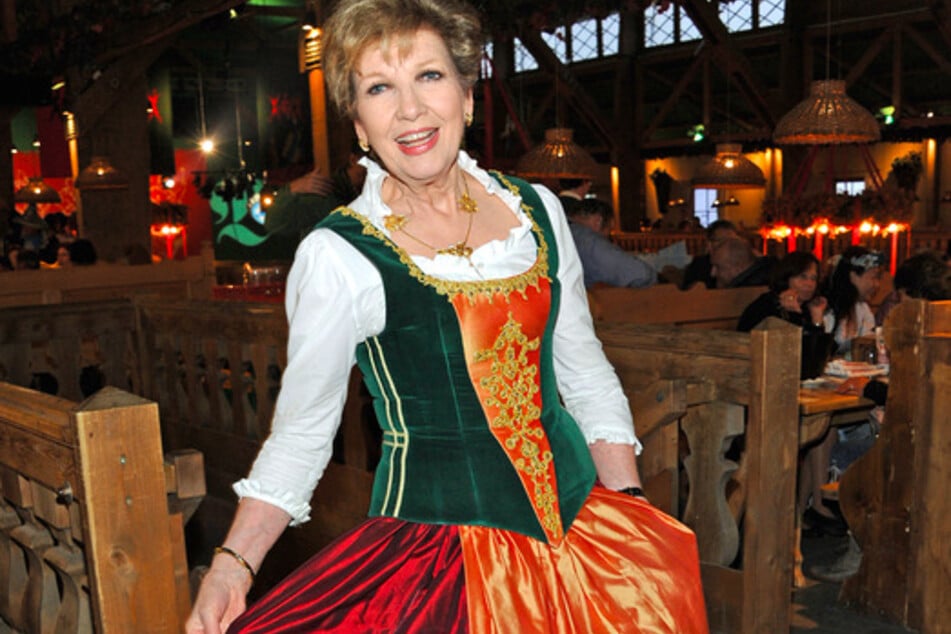 Die Moderatorin Carolin Reiber im Weinzelt auf dem Oktoberfest im Jahr 2016. (Archivbild)