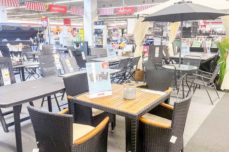 Jetzt bei ROLLER in Husum vorbeischauen und ganze 50 Prozent Rabatt¹ auf nahezu alle Möbel sichern.