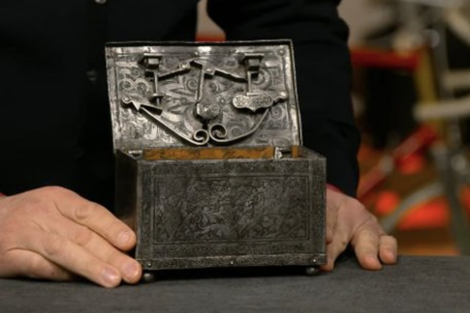 Eigentlich seien solche Objekte im 16. oder 17. Jahrhundert gefertigt worden, doch die mitgebrachte Kassette stammt wohl aus dem 19. Jahrhundert.