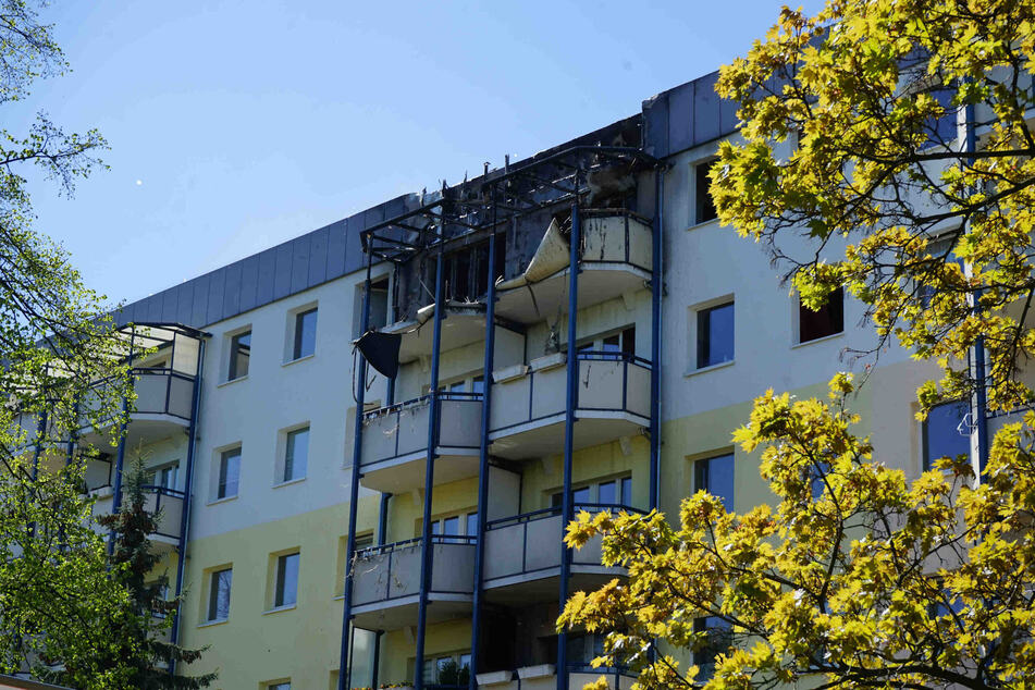 Die Mieter der Wohnungen konnten sich unverletzt in Sicherheit bringen.