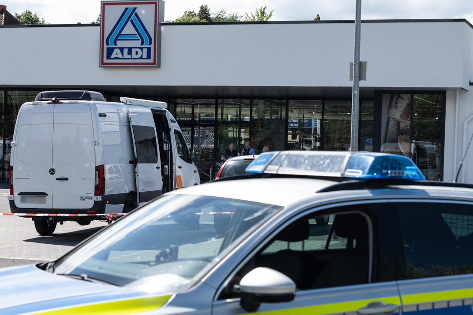 Im nordhessischen Schwalmstadt kam es am Dienstag zu den tödlichen Schüssen in einer Aldi-Filiale, bei denen ein 58-Jähriger zunächst eine 53-jährige Frau und dann sich selbst ums Leben brachte.