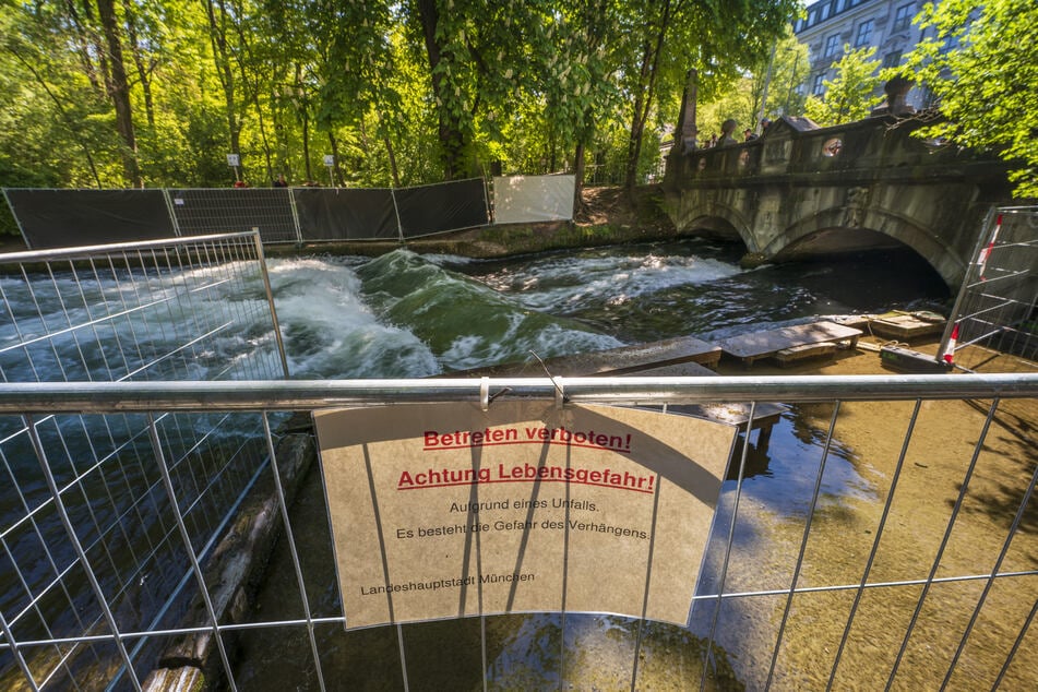 Die Eisbachwelle ist seit dem Unfall im April gesperrt.