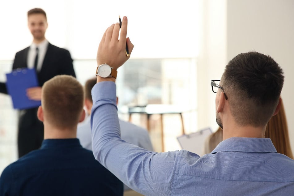 Ein einwandfreies Führungszeugnis sowie die Einhaltung von Sicherheitsvorgaben sind Voraussetzung für den Job in einer JVA.