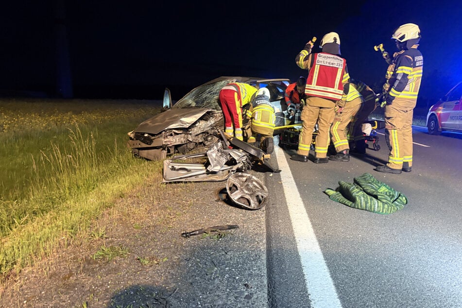 Die Fahrerin des Ford war in ihrem Auto eingeklemmt.