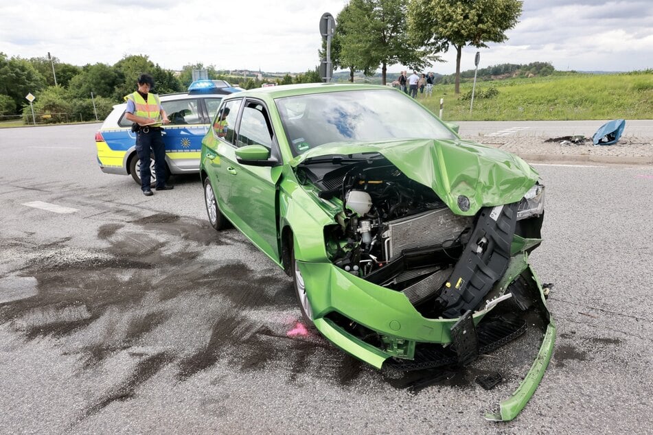 Der Fahrer des Skoda Fabia wurde schwer verletzt ins Krankenhaus gebracht.