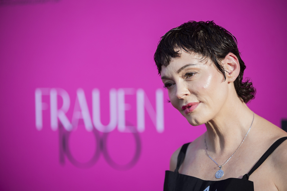 US-Schauspielerin Rose McGowan (50) kam für das Netzwerk-Treffens "Frauen100" nach Berlin.