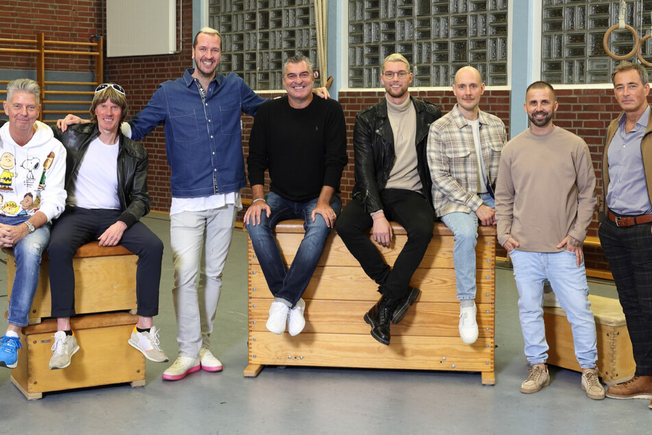 V.l.n.r.: Heiko Wasser (64), Mickie Krause (51), Pascal Hens (41), Michael Roth (51), Kim Tränka (31), Oli P. (41), Benjamin Köhler (41), Jan Sosniok (53).