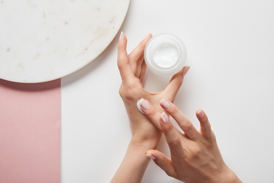 Diese Tipps und Produkte können trockenen Händen helfen. (Symbolbild)