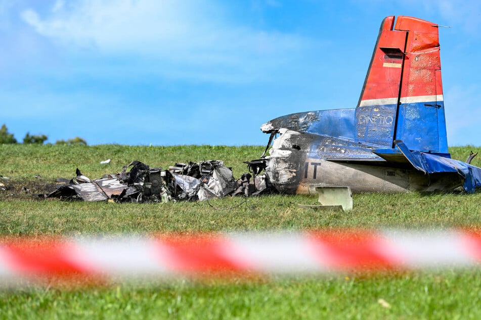 Absturz von Flugzeug in Osthessen: Zwei Menschen sterben in den Trümmern