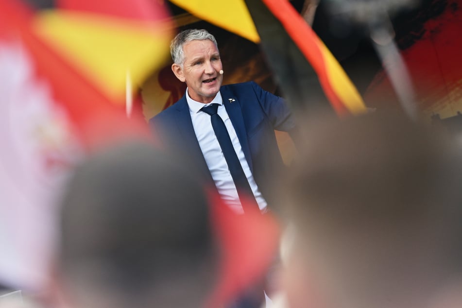 Björn Höcke (54, AfD) stattete am Tag der Deutschen Einheit Fürstenwalde/Spree einen Besuch ab.