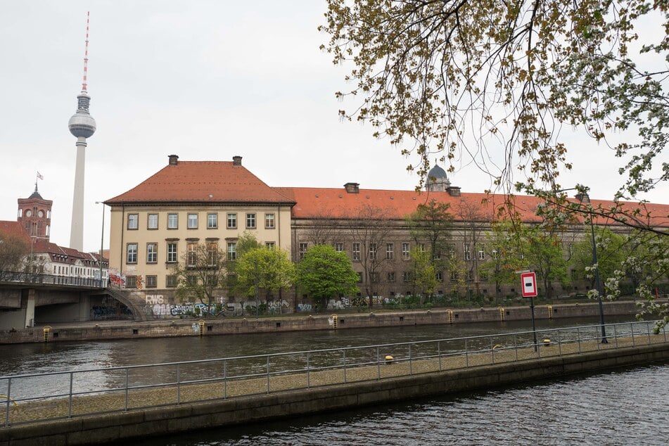 Die Alte Münze in Berlin-Mitte wird für mindestends zwanzig Jahre an den Veranstalter und Clubbetreiber Spreewerkstätten vermietet.