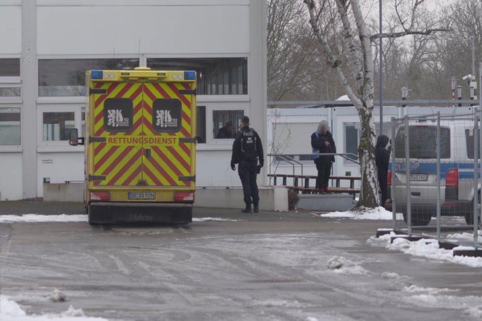 Polizeikräfte und Rettungsteam waren vor Ort im Einsatz.