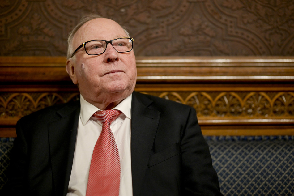Uwe Seeler (84) kämpft mit gesundheitlichen Problemen. (Archivbild)