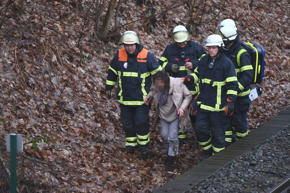 Hamburg: Feuerwehr rettet verirrte 84-Jährige aus U-Bahn-Gleisen