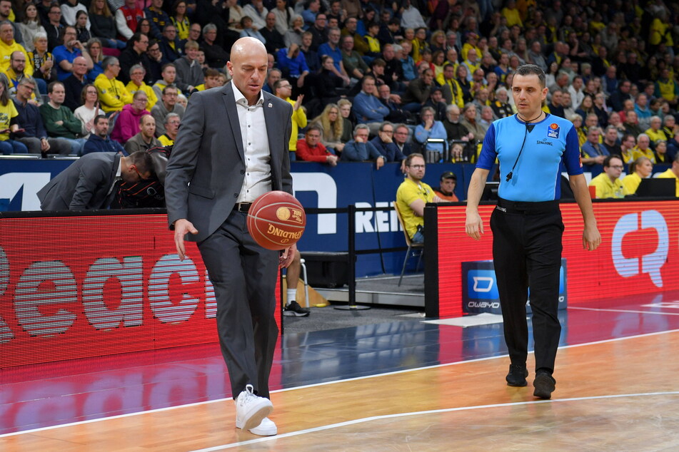 Niners-Coach Rodrigo Pastore (51, l.) wurde mit überwältigender Mehrheit zum "Trainer des Jahres" in der BBL gewählt. Bald muss er in den Play-offs mit seinen Jungs gegen starke Mannschaften kämpfen.