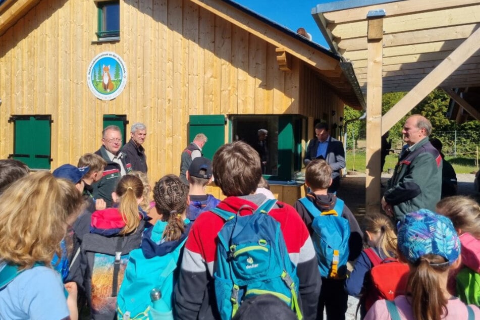 Im "Walderlebniszentrum an der Heinzebank" bieten Waldpädagogen ab sofort unterschiedliche Programme an.
