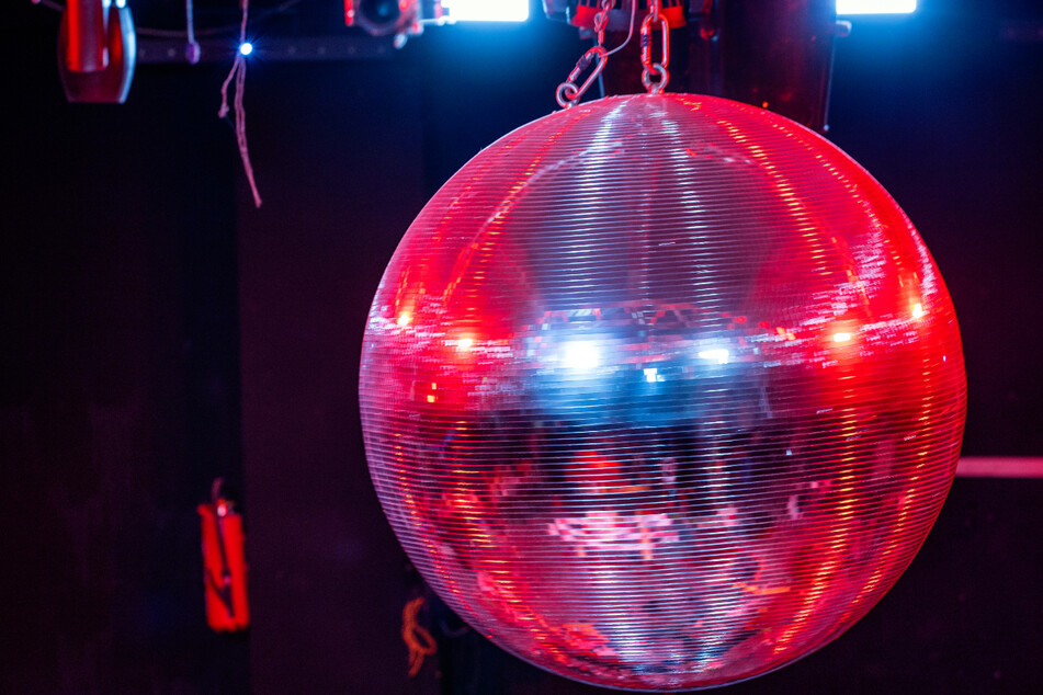 500 Menschen tanzten in einer Karlsruher Disco. (Symbolbild)
