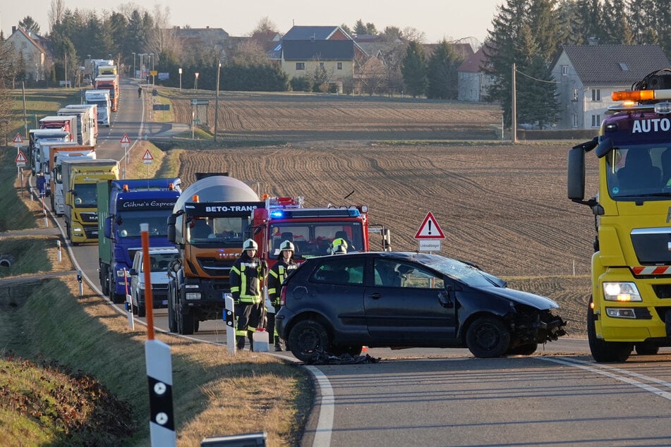 Verkehrsunfall zwischen Niederschöna und Hetzdorf: Durch die Sperrung bildete sich am Morgen auf der B173 ein langer Rückstau.