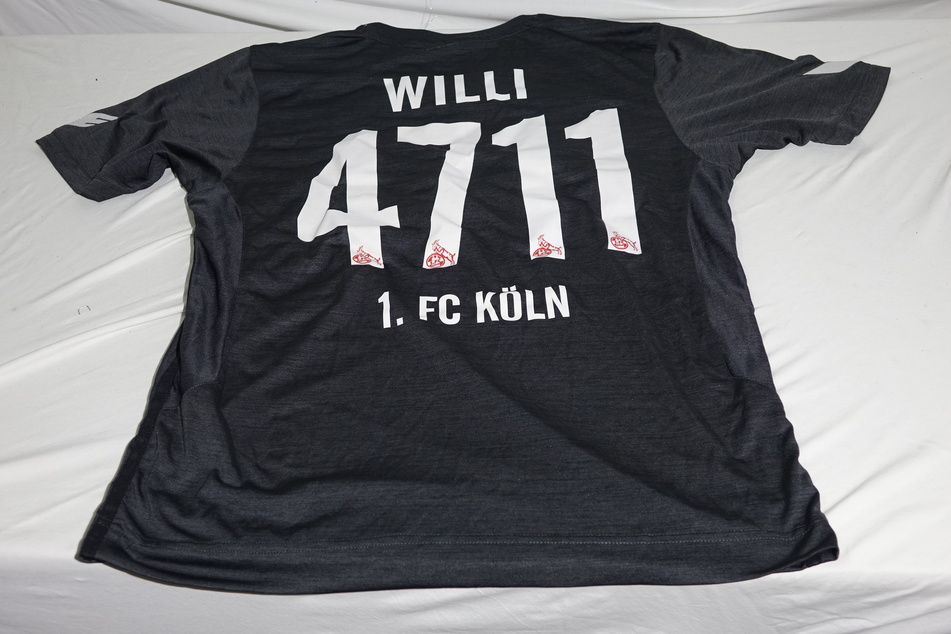 Auch ein Trikot des 1. FC Köln von Willi Herren wurde versteigert.