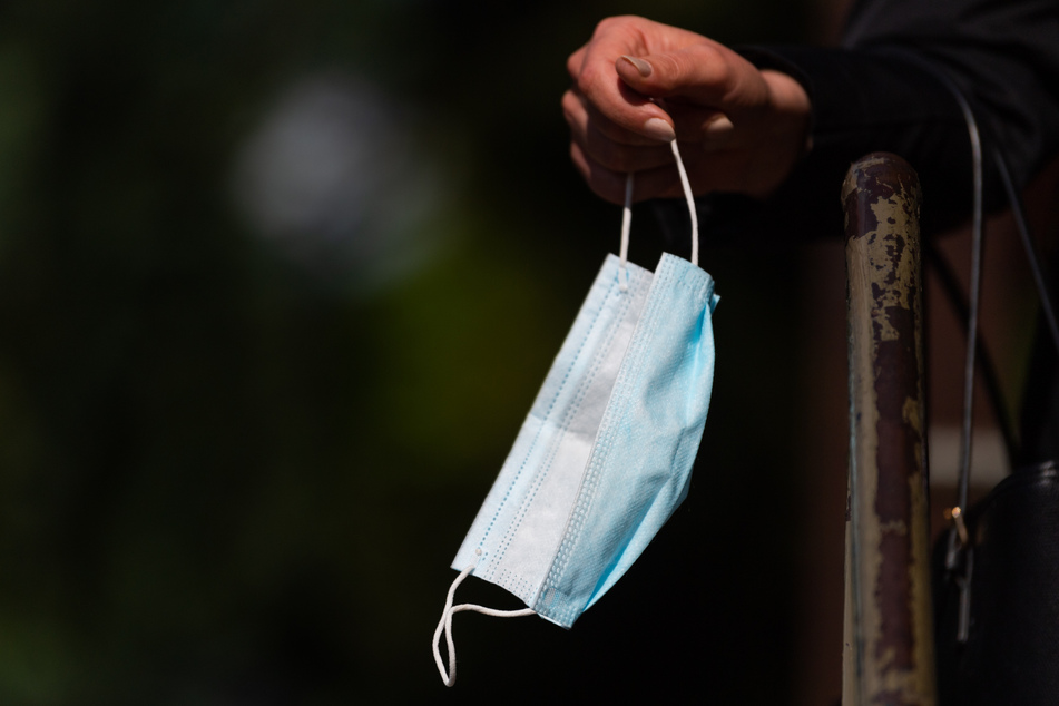 Trotz der Lockerungen gilt fast überall die Pflicht zum Tragen von Mundschutz.