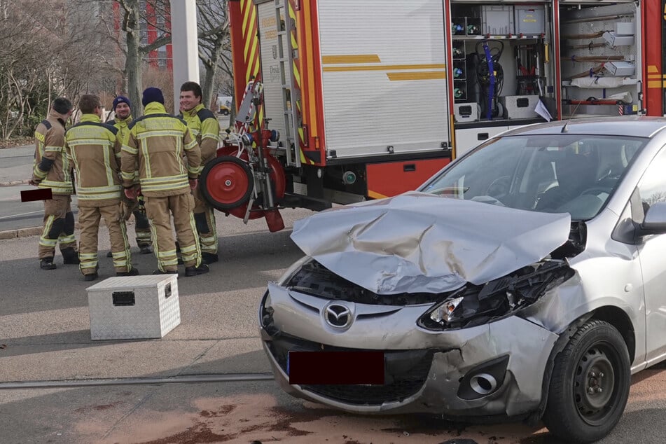 Crash in Dresden-Zschertnitz: Kreuzung nahe Uni teilweise dicht