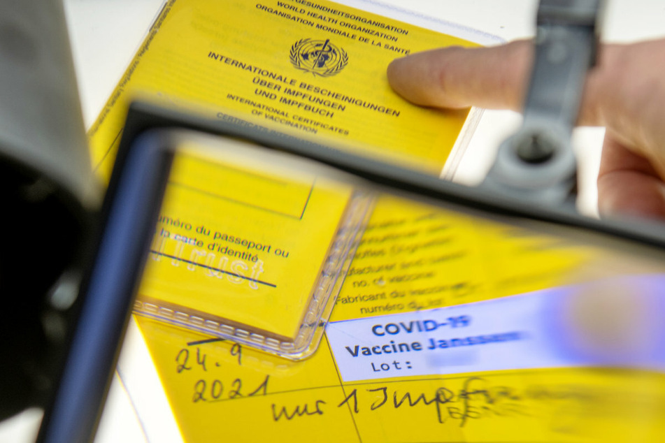 München: Betrügen lohnt nicht mehr! Kaum noch gefälschte Corona-Impfpässe