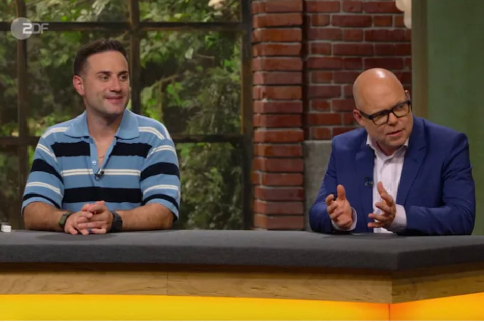 Händler Benjamin Leo Leo (53, r.) kauft das Objekt für 320 Euro, sein Kollege David Suppes (37) guckt in die Röhre.