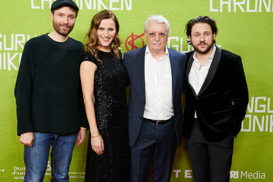 Marc-Uwe Kling (l-r), Känguru-Schöpfer und Drehbuchautor, kommt mit den Schauspielern Bettina Lamprecht, Henry Hübchen und Dimitrij Schaad zur Deutschlandpremiere des Films "Die Känguru-Chroniken".