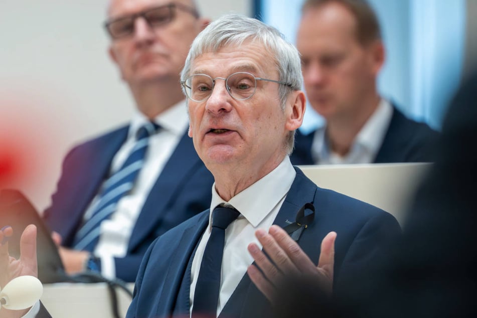 Laut einer Insa-Umfrage hat die AfD von Hans-Christoph Berndt (70) in der Gunst der Brandenburger Wähler die Nase vorn.