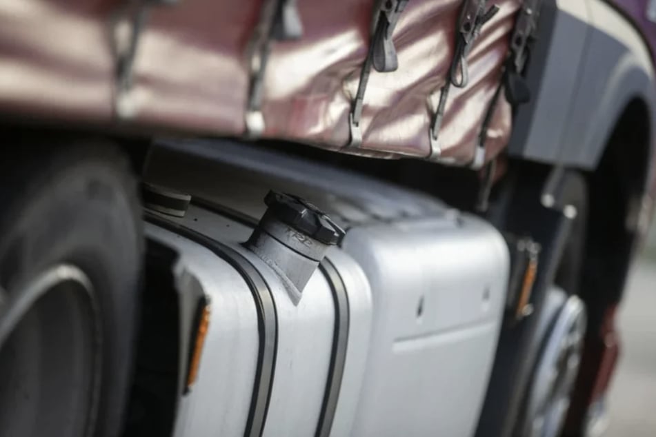 Lkw-Fahrer folgt blind seinem Navi und zahlt dafür den Preis